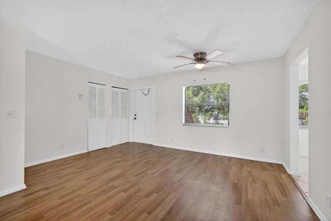 Building Photo - 1580 Montauk Dr