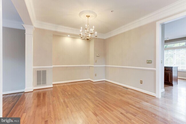 Building Photo - 286 Murtha St