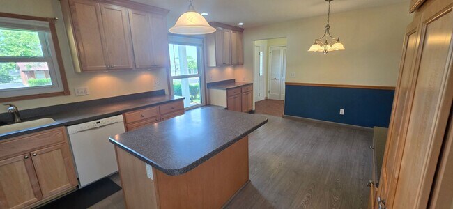 Building Photo - 11864 Featherwood Dr