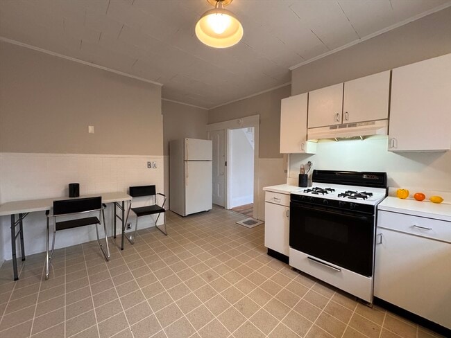 Building Photo - 68 Cottage St