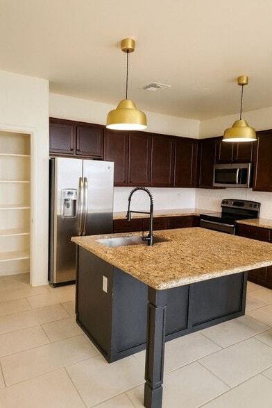 Building Photo - 21008 W Ridge Rd