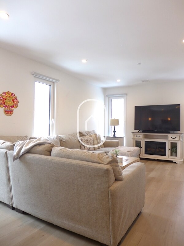 Building Photo - 2846 Washington St