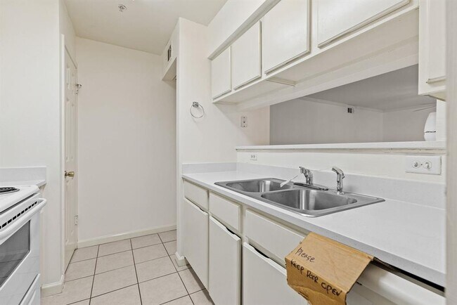 Building Photo - 501 W 26th St