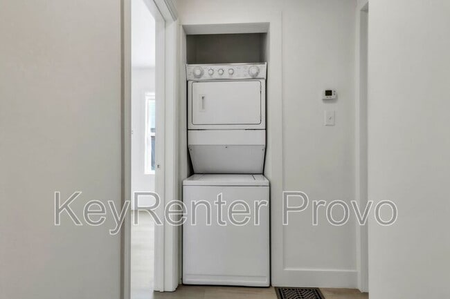 Building Photo - 494 N Emery Ave