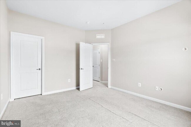 Building Photo - 6026 Forum Sq