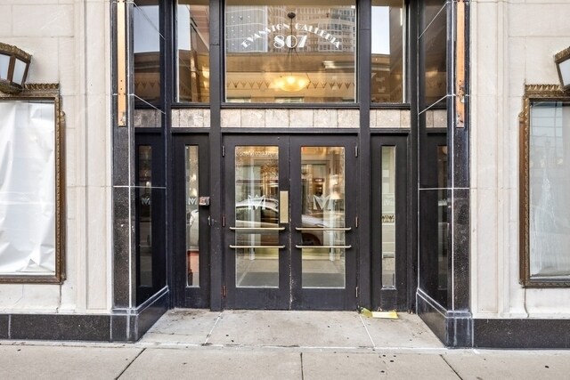 Building Photo - 807 Church St