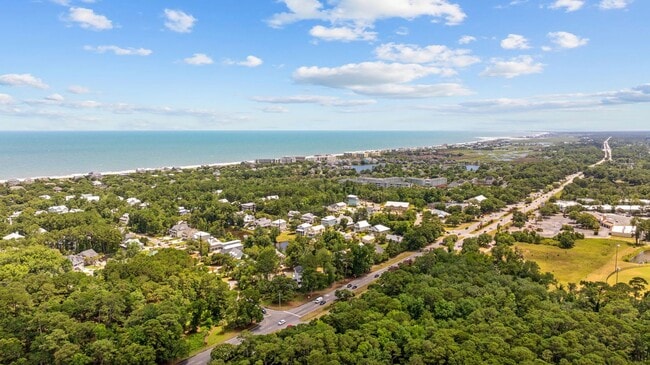 Building Photo - All Inclusive Seasonal Rental in the Beaut...