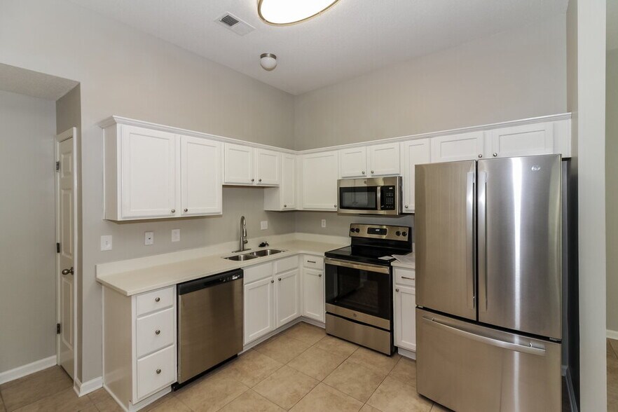 Building Photo - 8280 Dexter Ridge Cove E