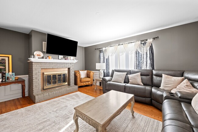 Building Photo - 12755 S Elizabeth Dr