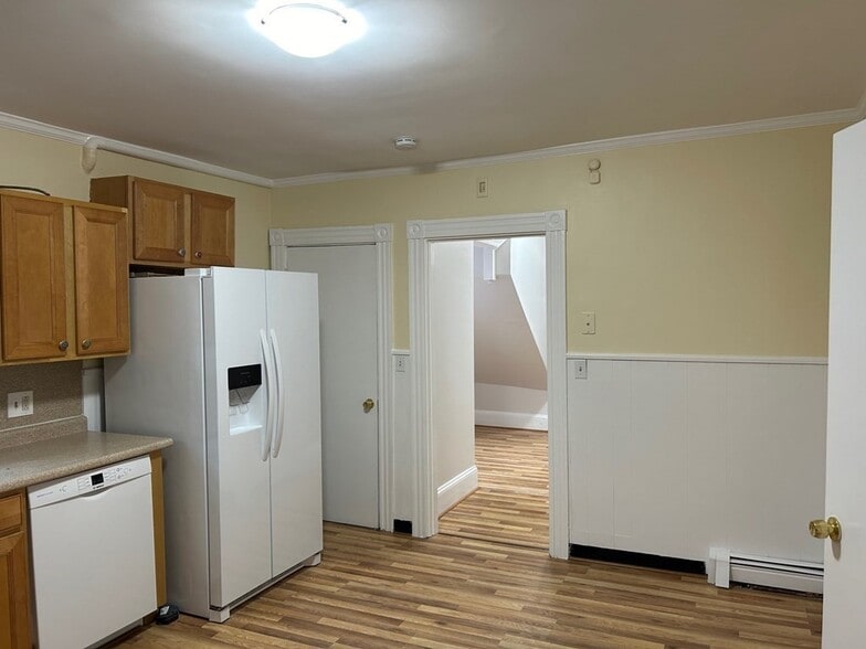 Primary Photo - 215 Neponset Ave