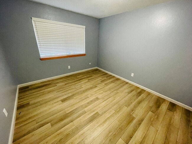 Building Photo - 2 bed 1 bath unit for rent in South Lake T...