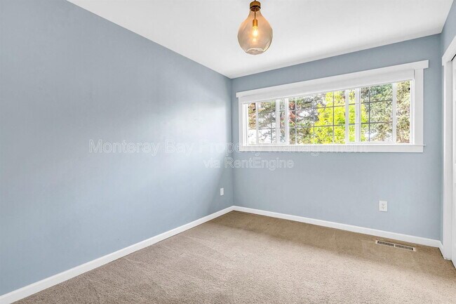 Building Photo - 3057 Otto Dr