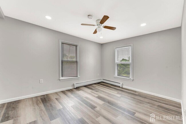 Building Photo - 601 Ridgeway Ave