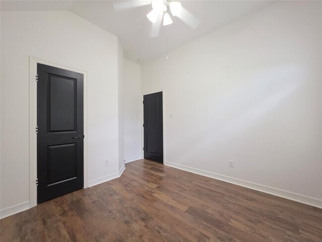 Building Photo - 126 S Millport Cir
