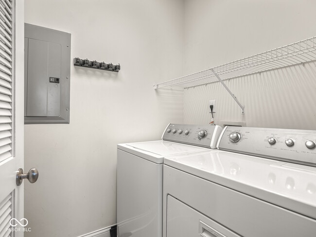 Building Photo - 450 E Ohio St