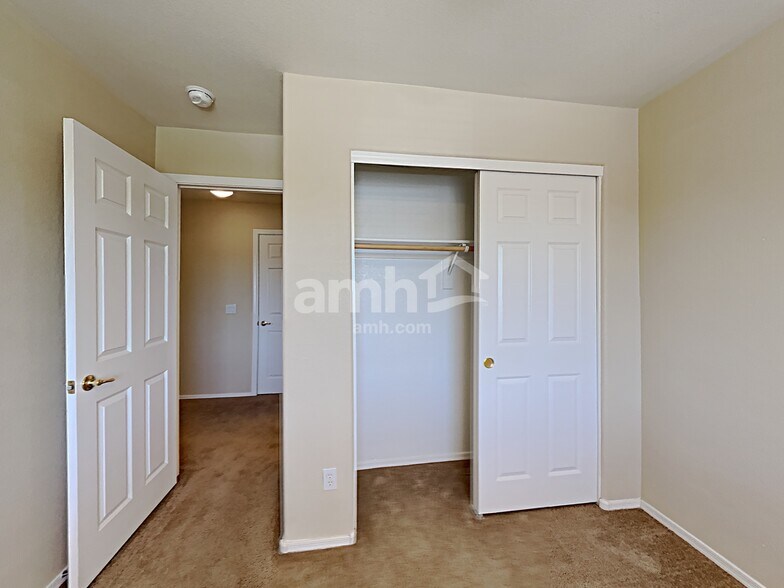 Building Photo - 17514 W Ocotillo Ave