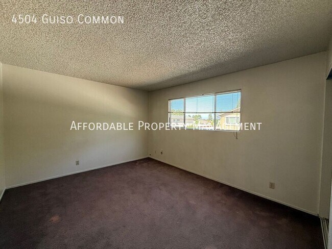 Building Photo - 4504 Guiso Common