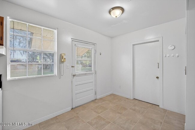 Building Photo - 8900 Crystal Springs Rd