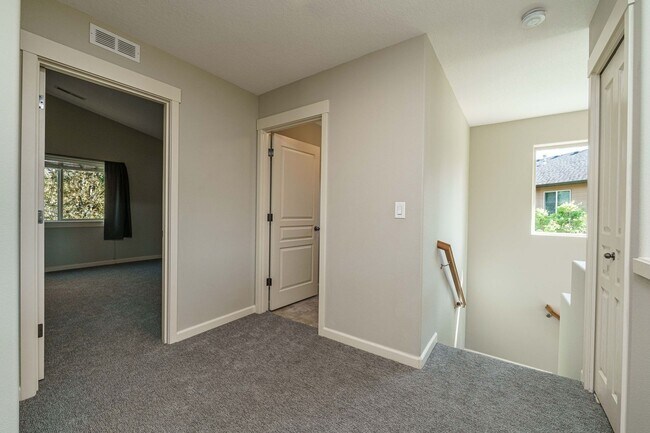 Building Photo - Cul-de-Sac Living at Its Best – Updated 3BR with Garage & A/C!