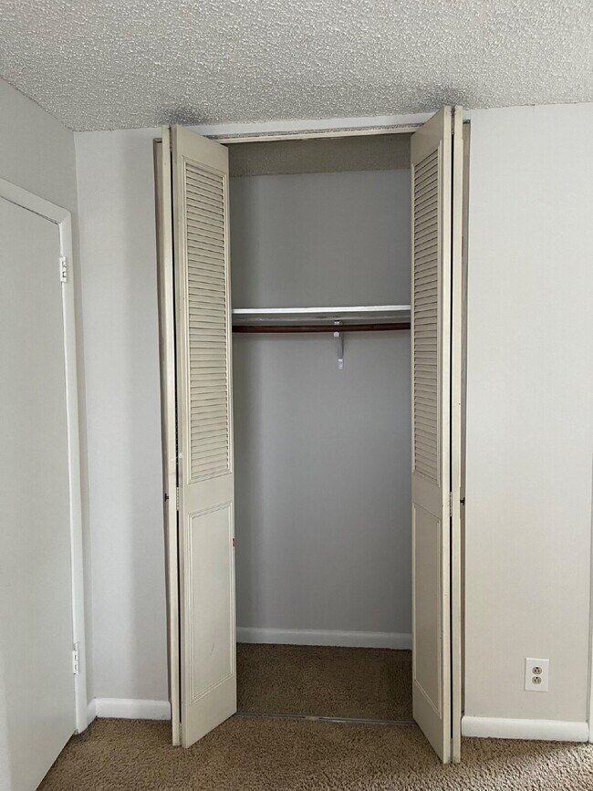 Building Photo - 416 Ocala Ct N
