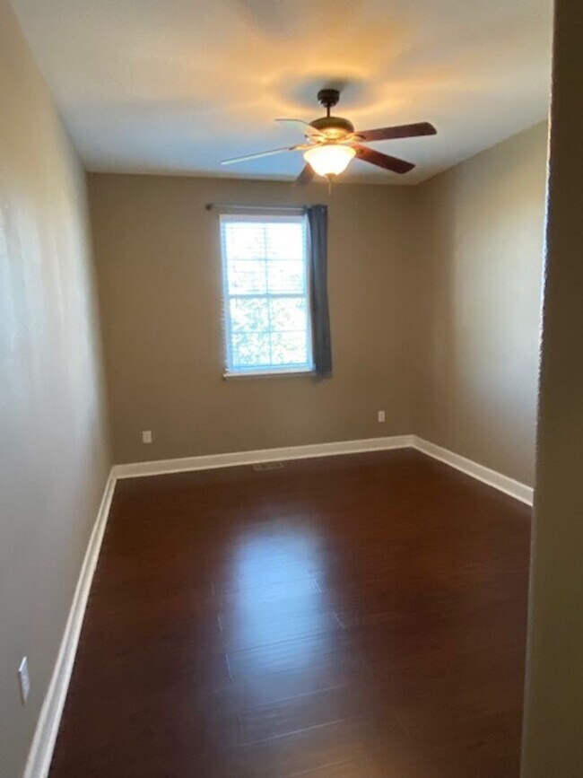 Building Photo - Available 8/1 - Lincoln Crossing 6 bedroom...