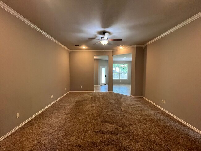 Living room - 2615 Pine Crest Dr