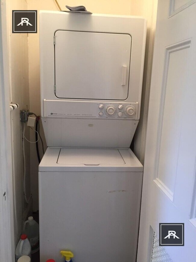 Building Photo - 3 bedroom in Brookline MA 02445