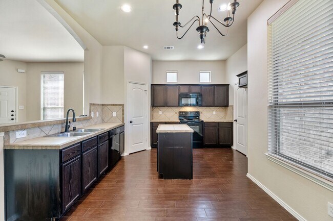 Building Photo - AVAILABLE NOW! Beautiful 3 Bedroom Duplex located in Lavon,Texas!