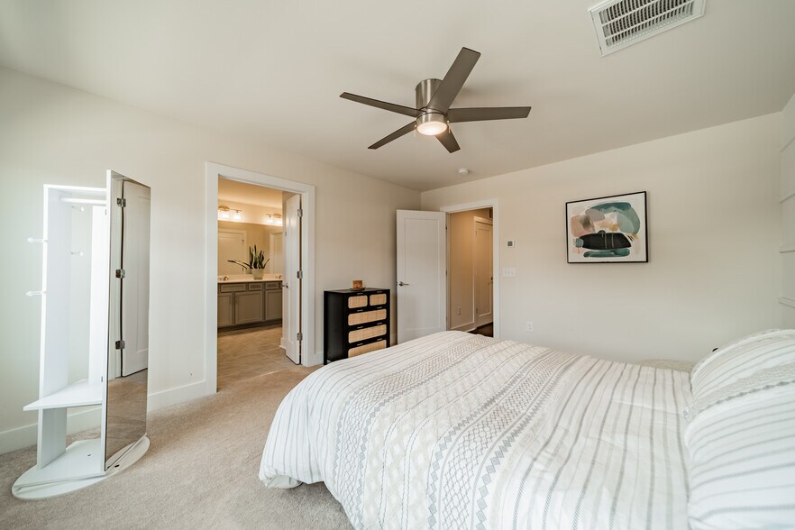 Building Photo - 17137 Soho Dr