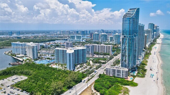 Building Photo - 100 Bayview Dr
