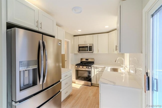 Building Photo - 1517 W Saratoga St