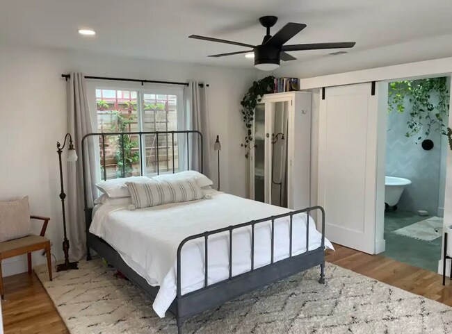 Building Photo - 2 Bedroom Cottage Just Blocks from the Beach in Ocean Beach