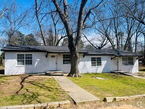 Building Photo - 129 Church Ave