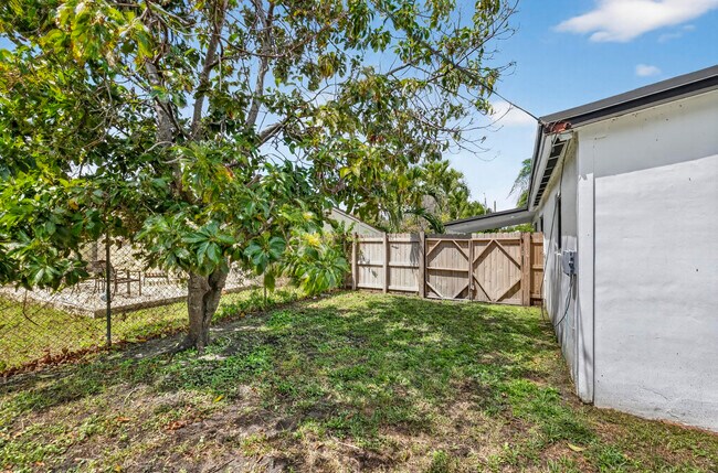 Building Photo - 830 NE 59th Ct
