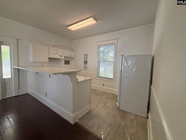 Building Photo - 3121 Rosewood Dr