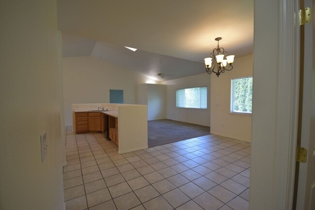 Building Photo - Cozy Pet-Friendly Rental in a Quiet Kennew...