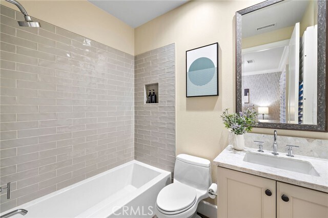 Building Photo - 168 Bellini