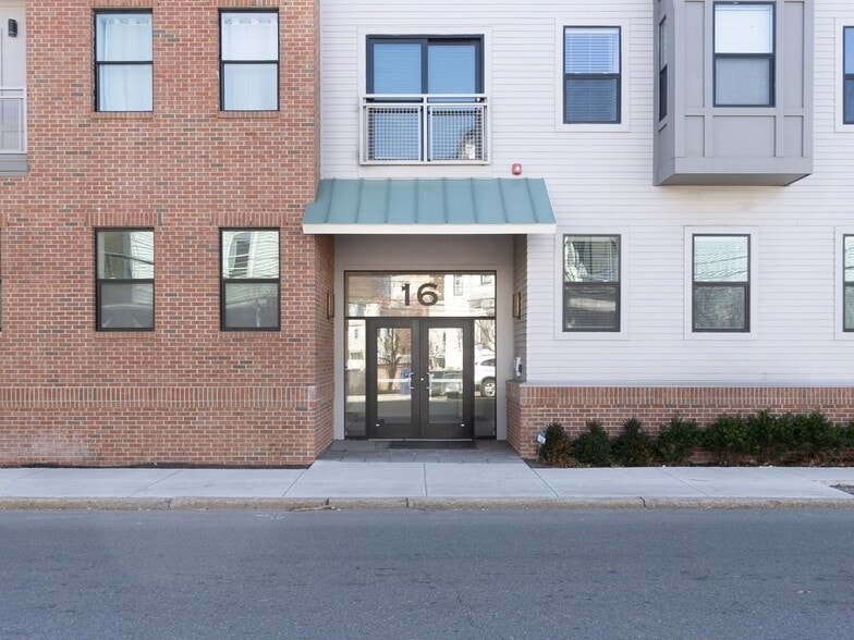 Building Photo - 16 Boardman St