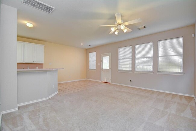 Building Photo - 5723 Vinemont Ln