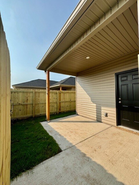 Building Photo - 3079 S Saline Aly