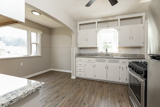 Building Photo - 611 W Wayne St