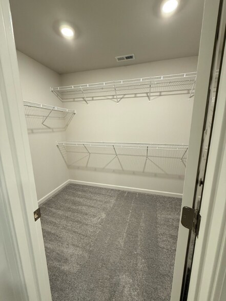 Building Photo - 600 Lyness Dr