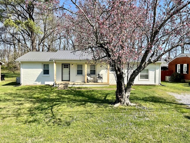 Building Photo - 214 Chapman Ln