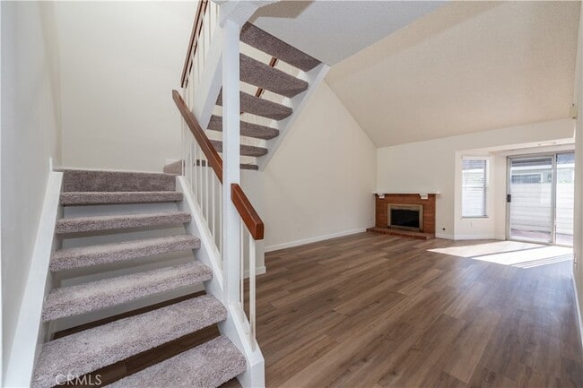 Building Photo - 49 Summerstone