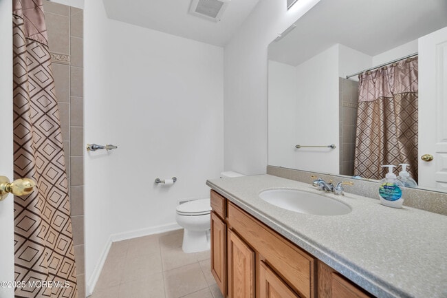 Building Photo - 82 Demarest Dr