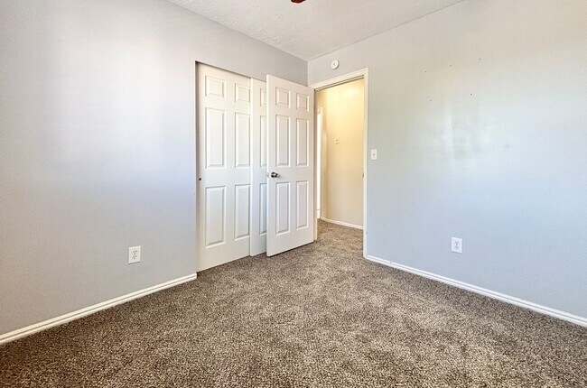 Building Photo - Awesome Salt Lake Home Near Airport!
