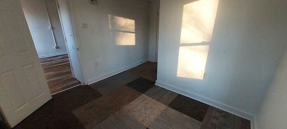 Building Photo - 2802 S Main St