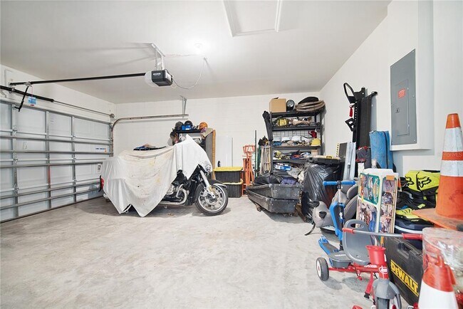 Building Photo - 1749 Southfork Dr