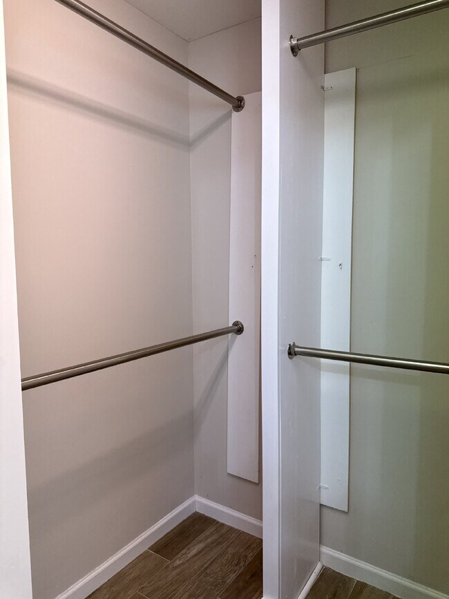 Building Photo - "Charming 4-Bed Oasis with Granite Finishe...