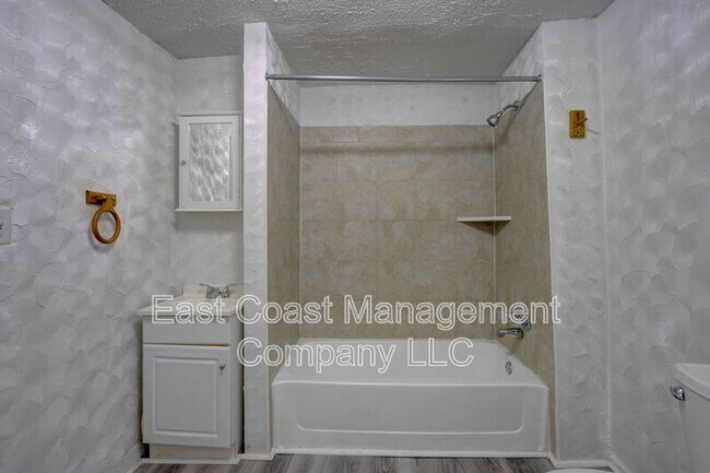 Building Photo - 1822 McHenry St